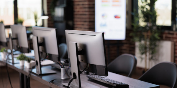 Proyectos de ICT Oficinas / Locales Comerciales Vila-sacra · Diseño e implementación de redes cableadas e inalámbricas